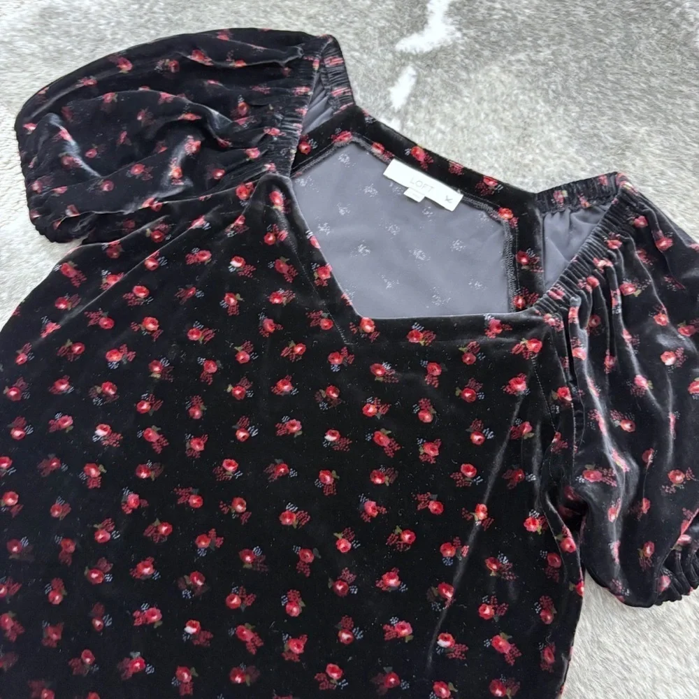 LOFT Velvet Floral Puff Sleeve Top